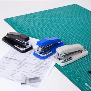 máy dập giấy 25 tờ Deli E0414
