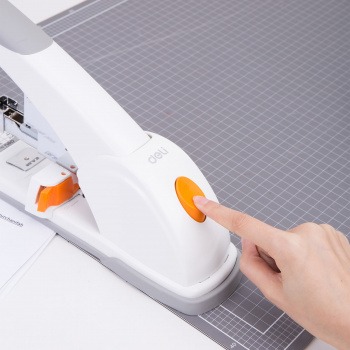 máy bấm giấy Deli E0487