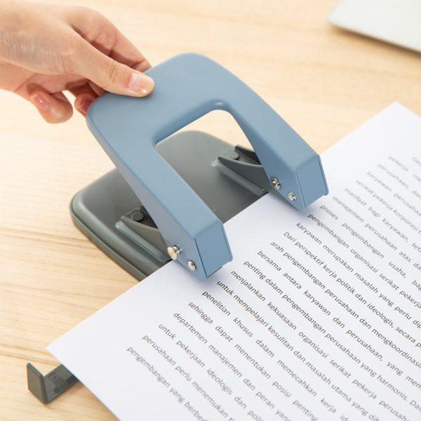 Mua đục lỗ Deli E0104 bền, thao tác nhẹ