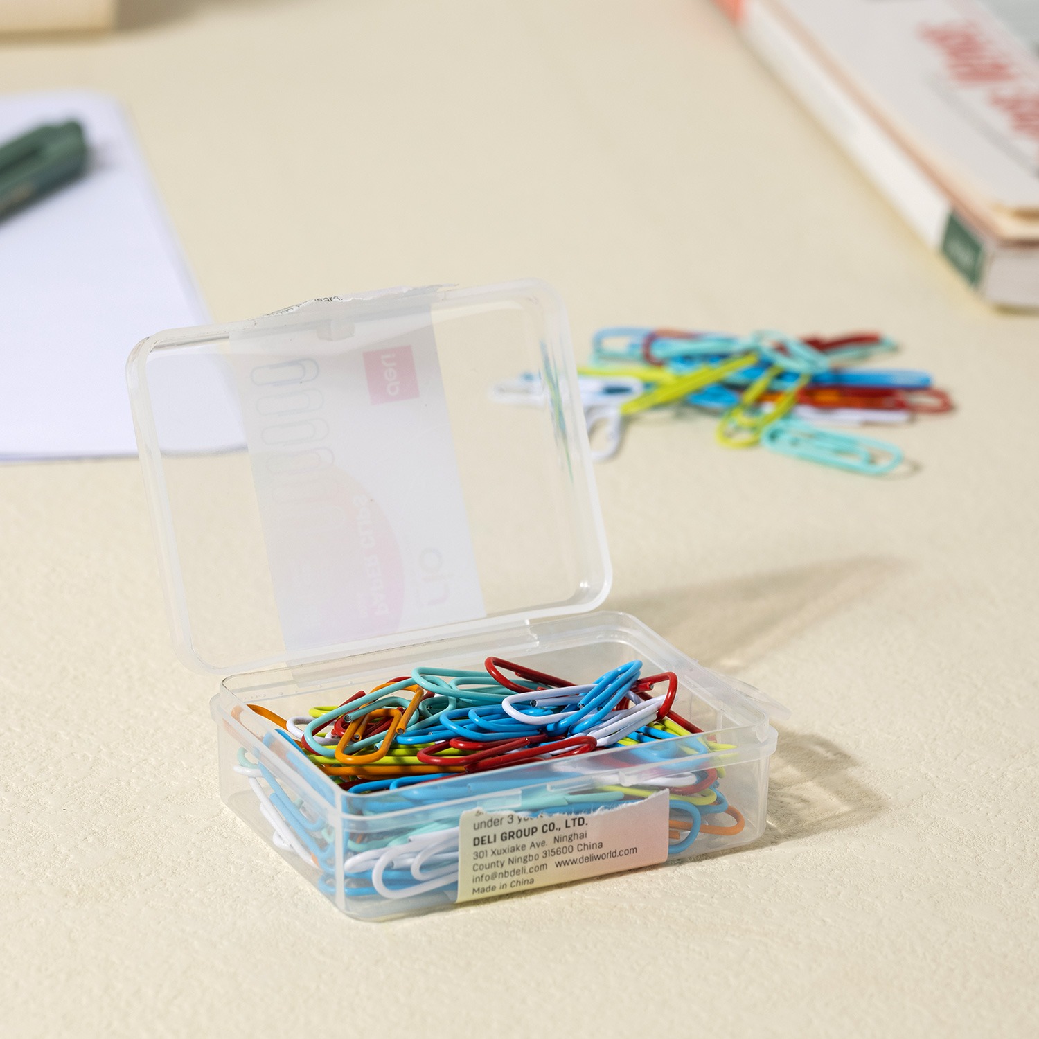 kẹp giấy sắc màu Deli E0024