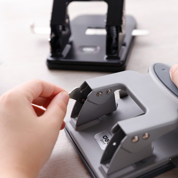 Đục lỗ giấy A4, A5 E0117